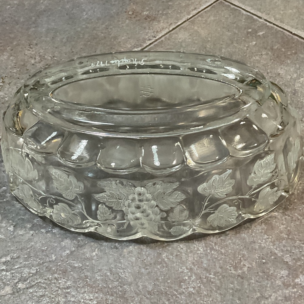Westmoreland Clear Glass Bowl with Grape Design - Picture 3 of 7